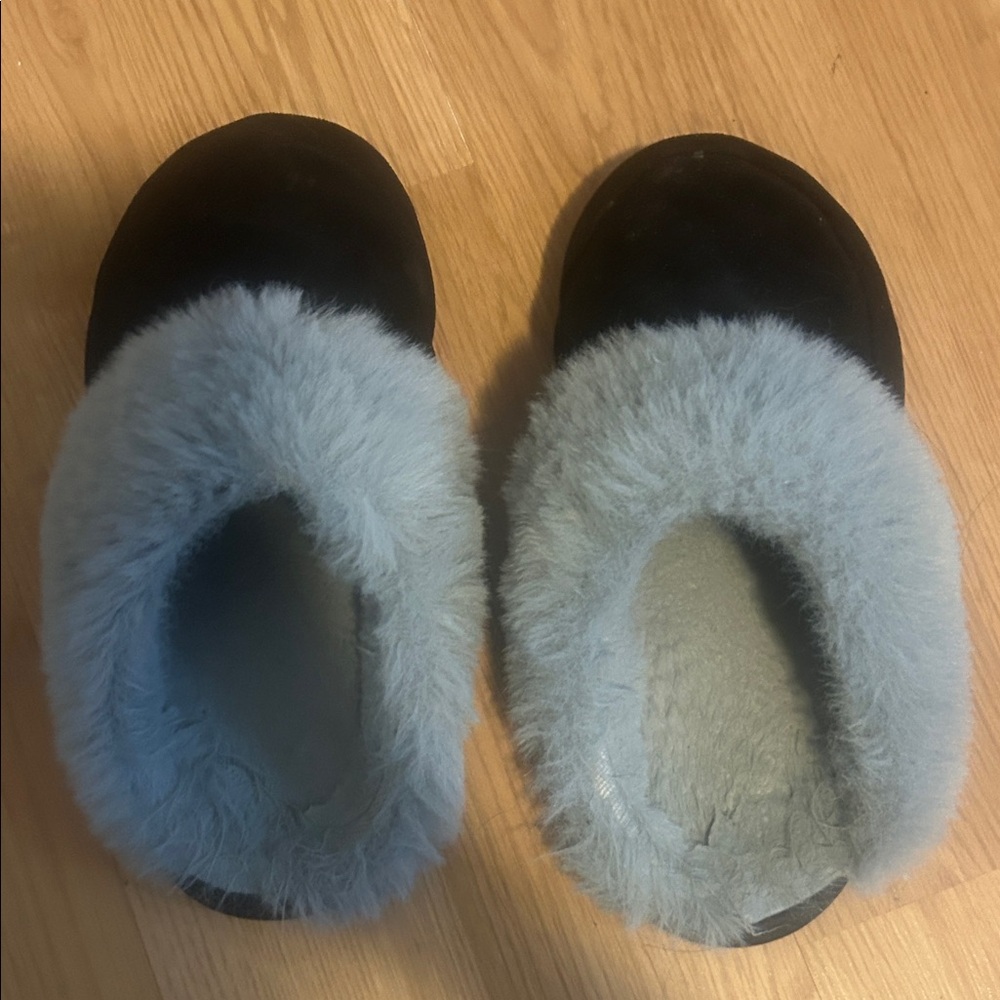 Cozy Black Slippers with Gray Fur Lining